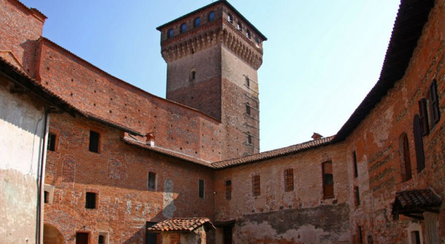Castello di Rovasenda, Rovasenda, Italy